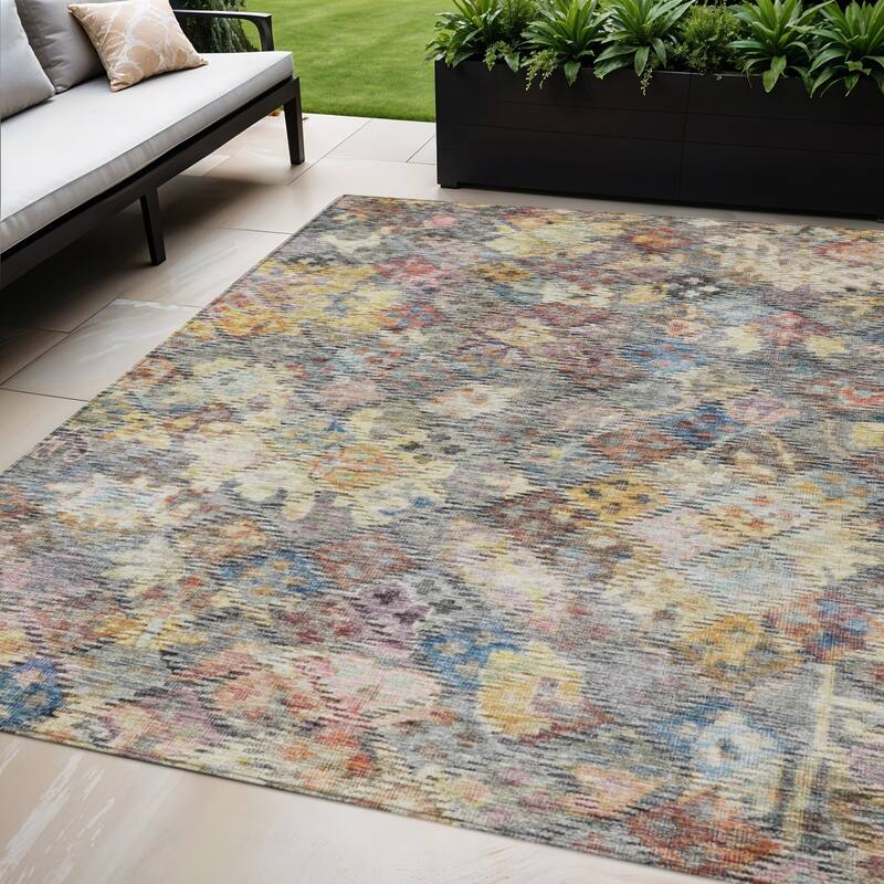 HomeRoots Floral Traditional Rectangle Outdoor Rug - 5' X 8'