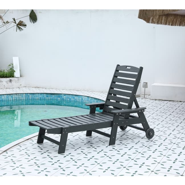 Oversized Outdoor Lounge Chair With Wood Texture‌ - Five-Position Adjustable HDPE Chaise Lounge Featuring Wheels And Cup Holder.