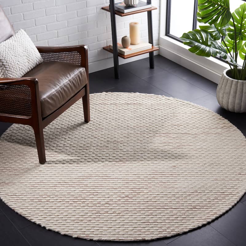 SAFAVIEH Handmade Marbella Andra Wool Rug - 6' Round - Beige