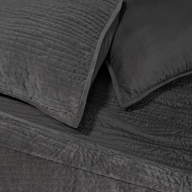 Wonderful Velvet 3 Piece Quilt Set