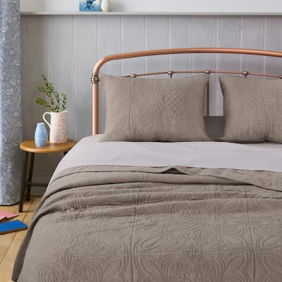 Repeated Fleur De Lis Pattern Queen Size Quilt Set, Taupe Brown