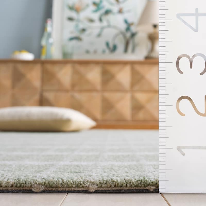 SAFAVIEH Handmade Genre Poliana Wool Rug