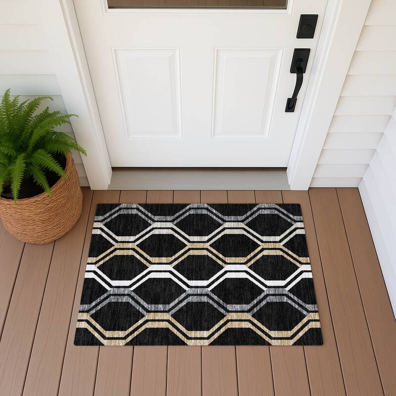 Machine Washable Indoor/ Outdoor Contemporary Dimensions Chantille Rug - Black - 1'8" x 2'6"