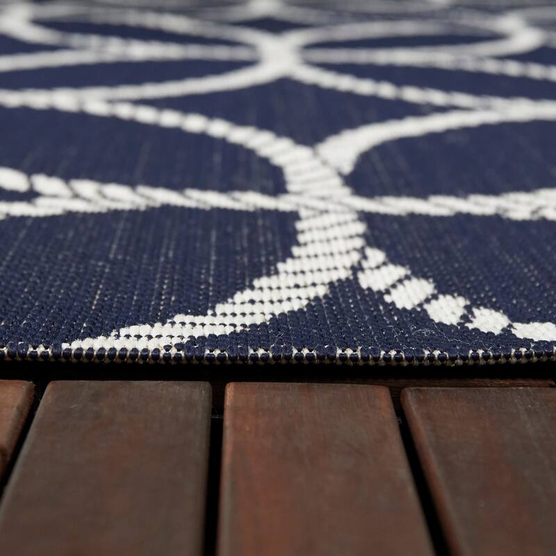 Murphy Nautical Medallion Indoor/Outdoor Area Rug