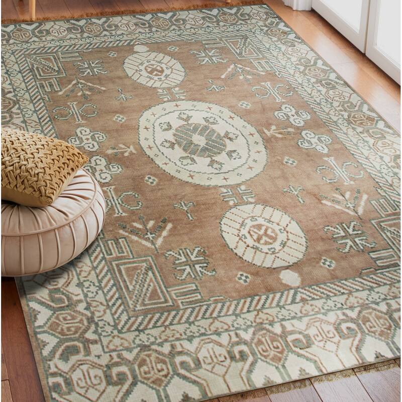 Brown Traditional Classic Area Rug, Luxurious Handcrafted Texture for Home Interiors and Modern Spaces - L