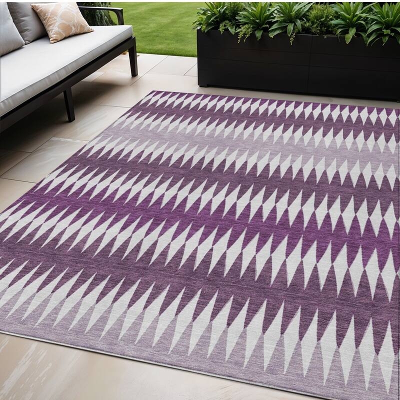 HomeRoots Striped Transitional Rectangle Outdoor Rug - 5' X 8'