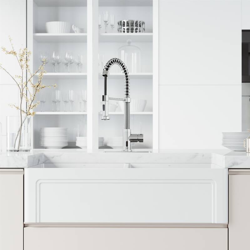 VIGO Edison 19" H Single Handle Pull-Down Sprayer Kitchen Faucet Set with Touchless Sensor