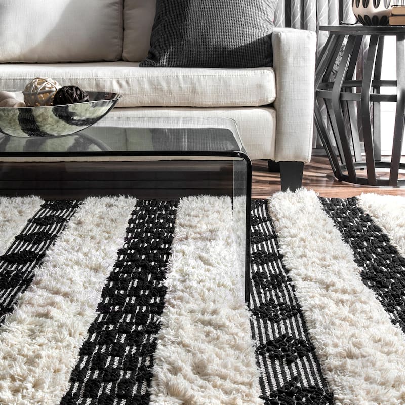 Nuloom Ivory Handmade Wool Cotton Geo Striped Shag Rug