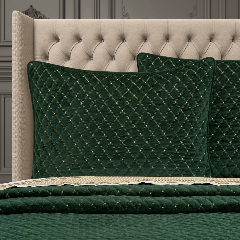 J. Queen New York Grandeur Christmas Quilt Set