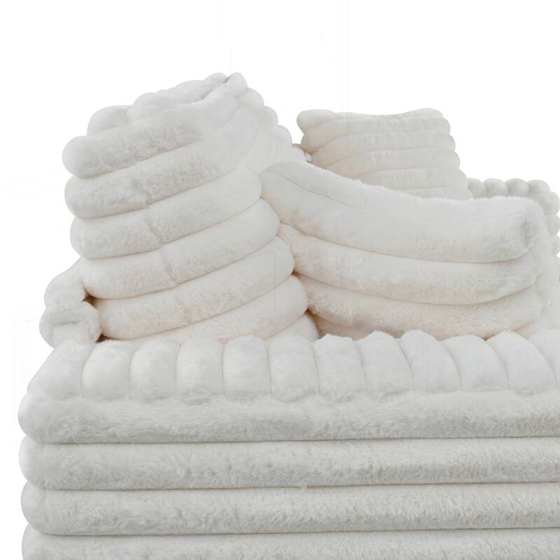 Comfortable Oversized Sofa with Plush Pillows for Relaxing Moments
