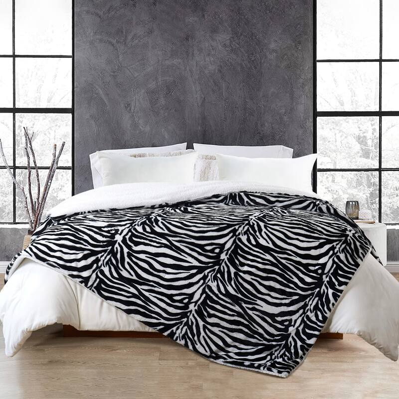 Home Soft Things FauxFur Sherpa Backing Bed Blanket