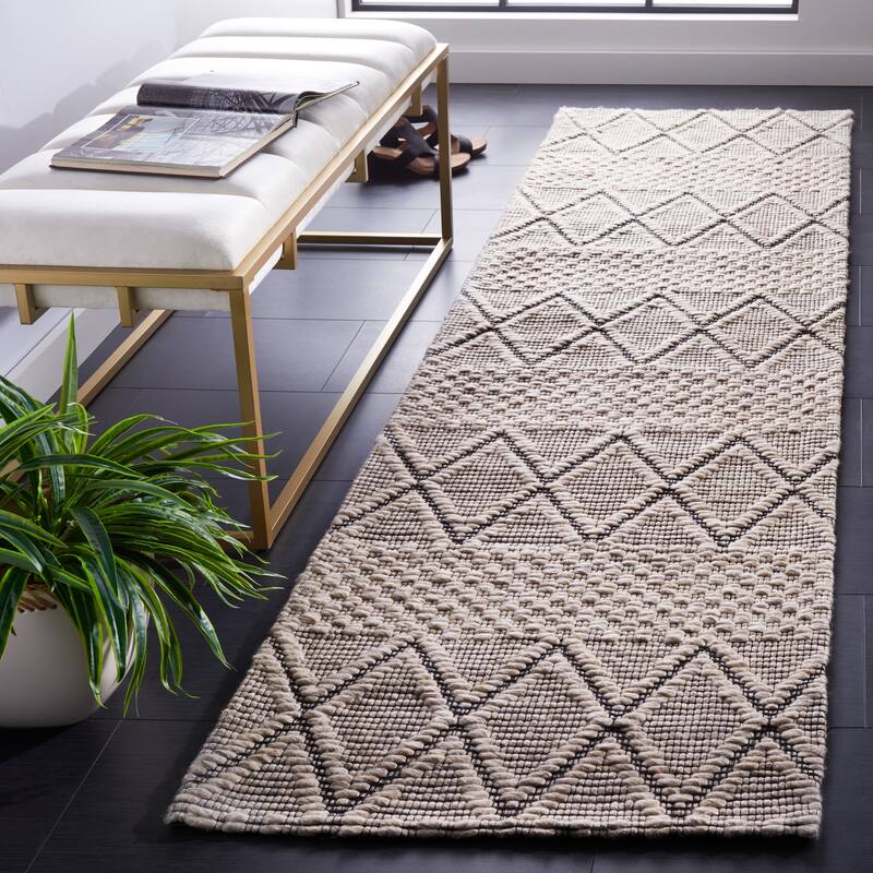 SAFAVIEH Handmade Marbella Blair Wool Rug - 2'3" x 9' Runner - Silver/Black