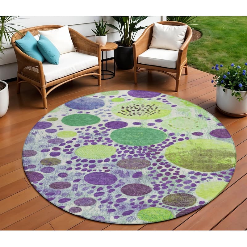 HomeRoots Geometric Transitional Rectangle Outdoor Rug - 8' Round