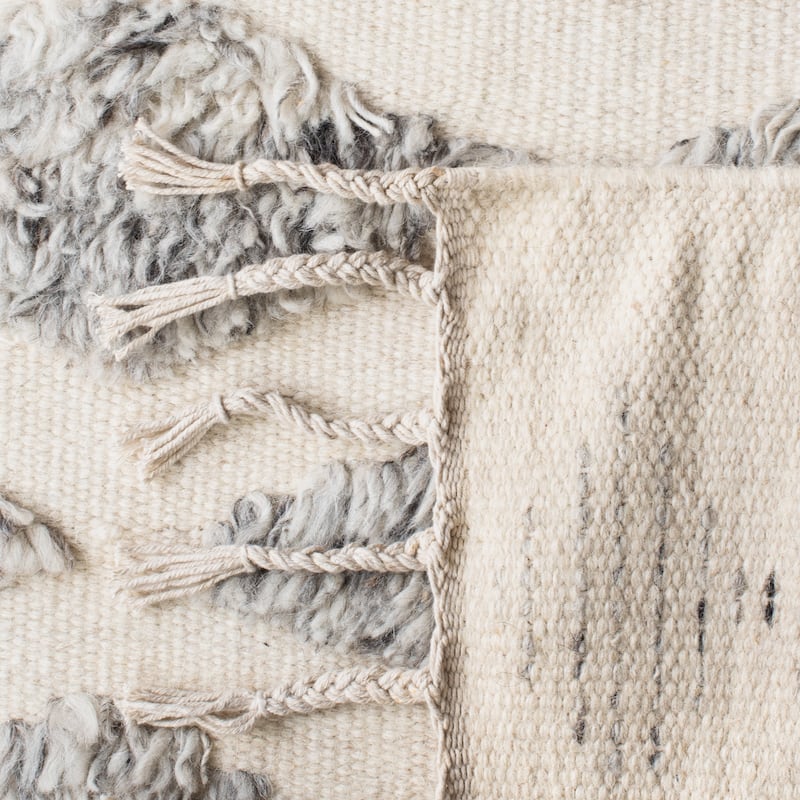 SAFAVIEH Handmade Casablanca Shag Rouba Tribal Wool Rug