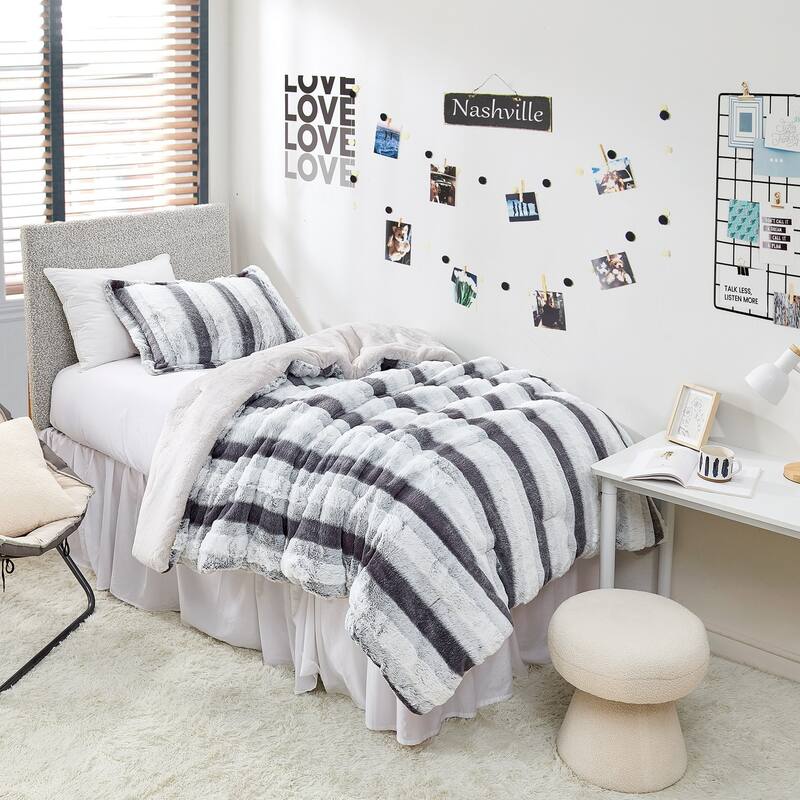 Layers on Layers Chunky Bunny - Coma Inducer® Oversized Comforter Set - Gray Nightfall Navy