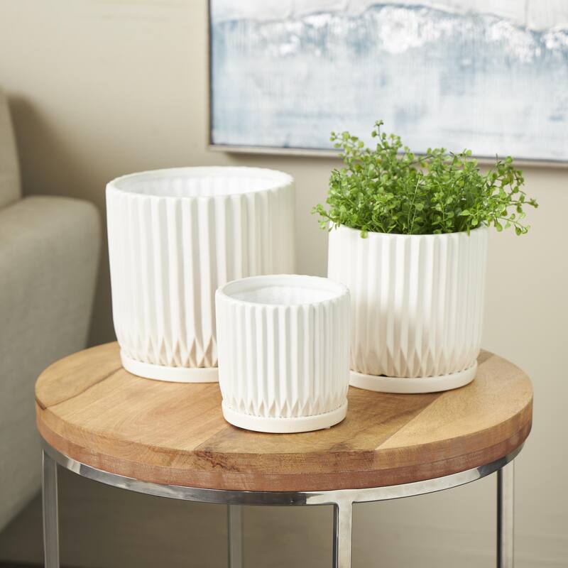 Black or White Ceramic Ribbed Indoor Outdoor Planter with Attached Saucer (Set of 3) - White