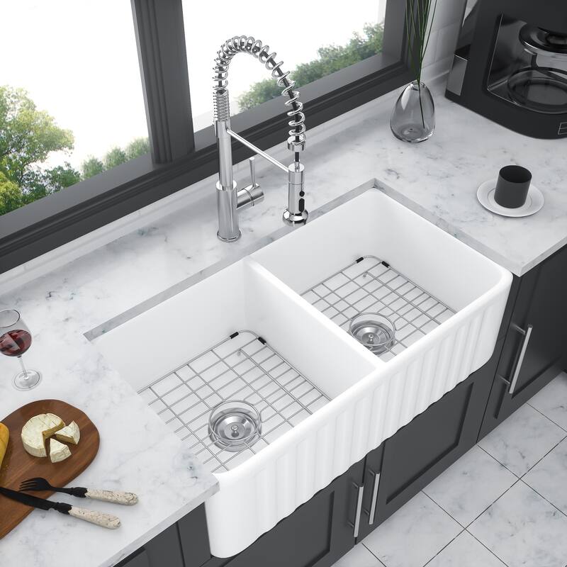 33'' Farmhouse Ceramic Double Bowl Kitchen Sink in White - 33'' x 18'' x 10''