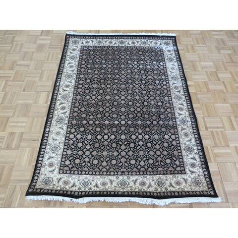 Hand Knotted Black Herati with Wool & Silk Oriental Rug (4'8" x 6'5") - 4'8" x 6'5"