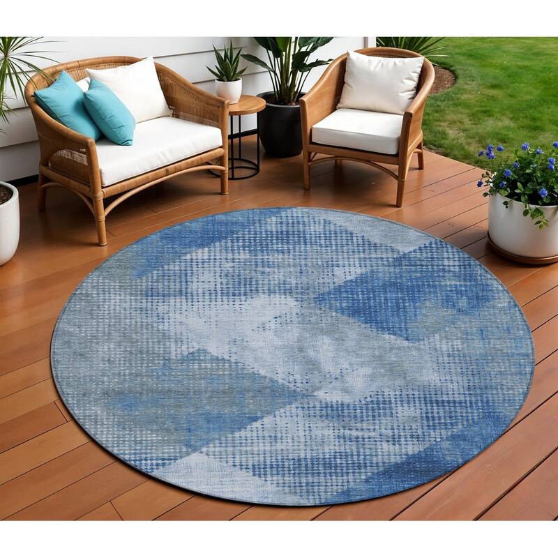 HomeRoots Geometric Transitional Rectangle Outdoor Rug - 8' Round