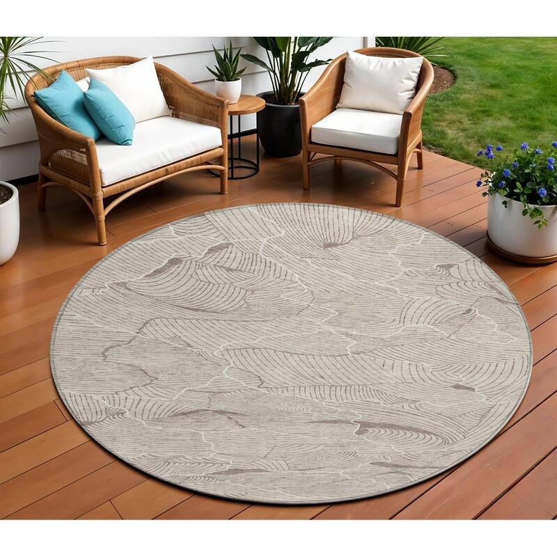 HomeRoots Abstract Transitional Rectangle Outdoor Rug - 8' Round