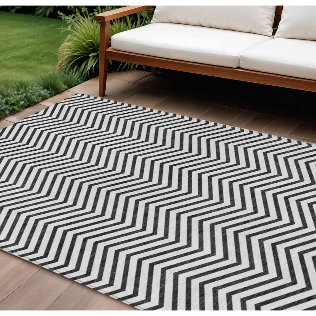 HomeRoots Chevron Transitional Rectangle Outdoor Rug