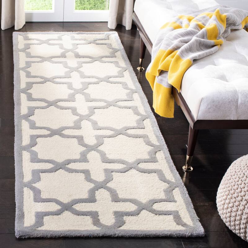 SAFAVIEH Handmade Cambridge Remedios Geometric Wool Rug - 2'6" x 8' Runner - Ivory/Silver