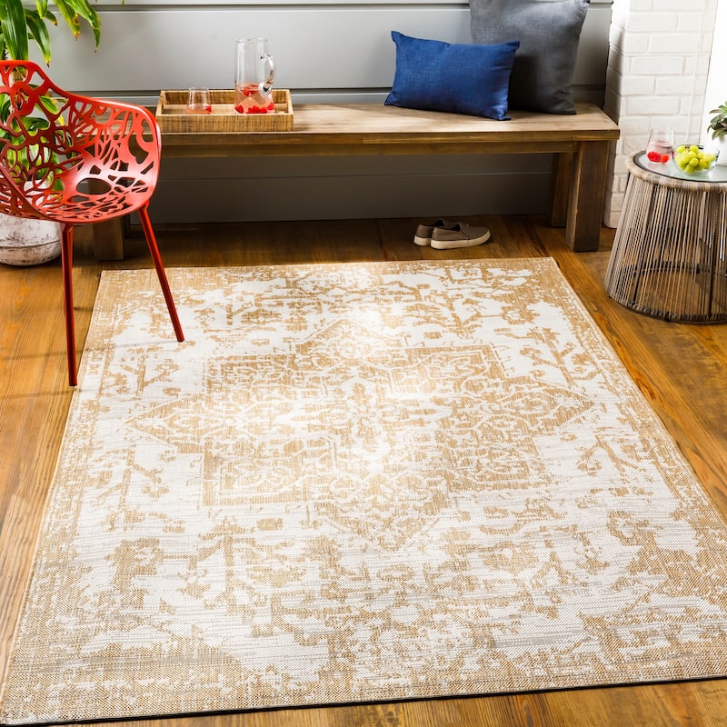 Livabliss Andell Indoor/ Outdoor Vintage Medallion Area Rug