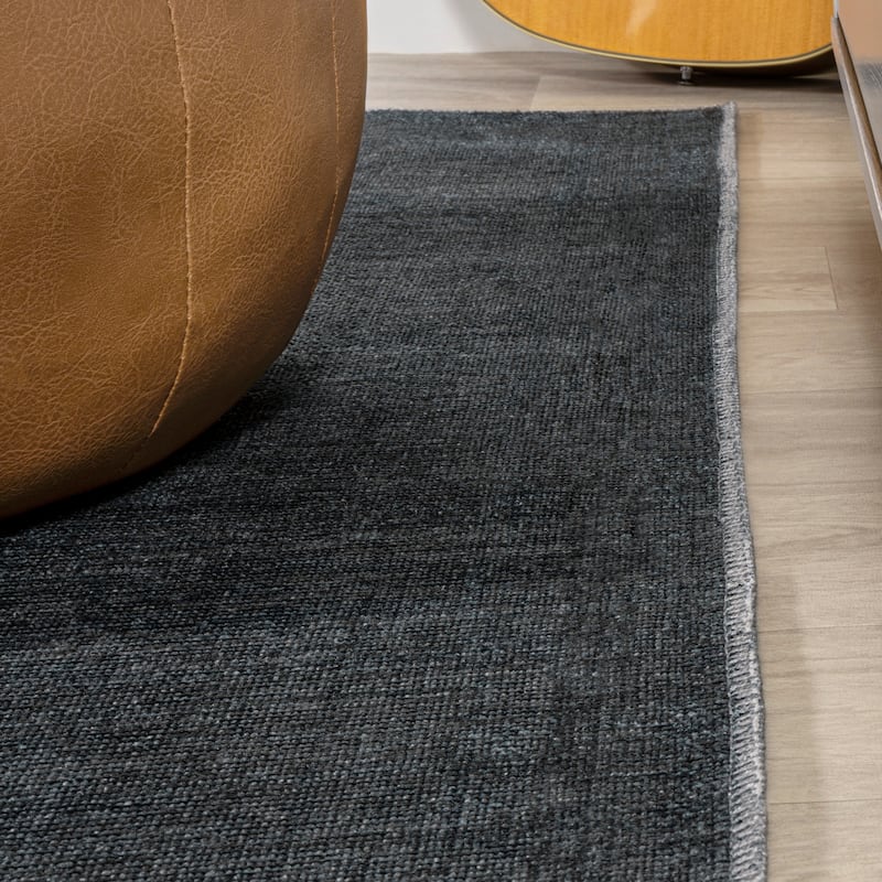 JONATHAN Y Luola Solid Low-Pile Machine Washable Area Rug
