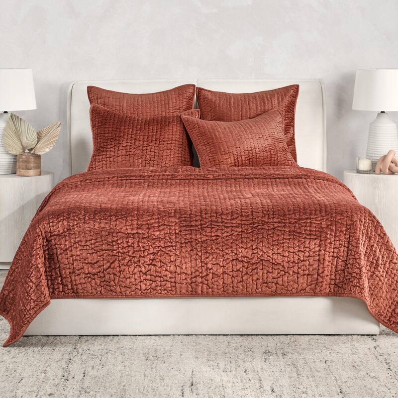 Dimitry 100% Rayon Velvet Quilt by Kosas Home