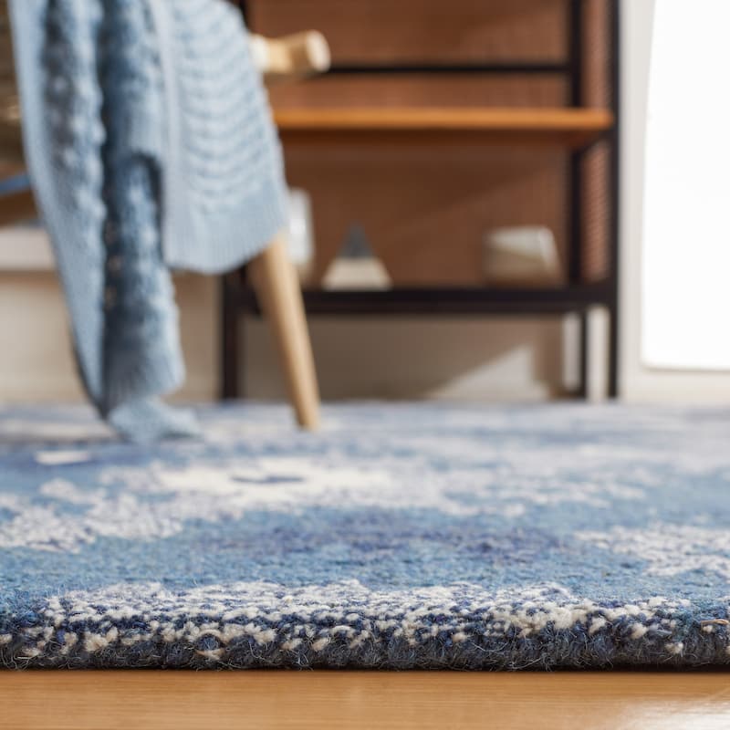 SAFAVIEH Handmade Ikat Engeltje Bohemian Wool Rug