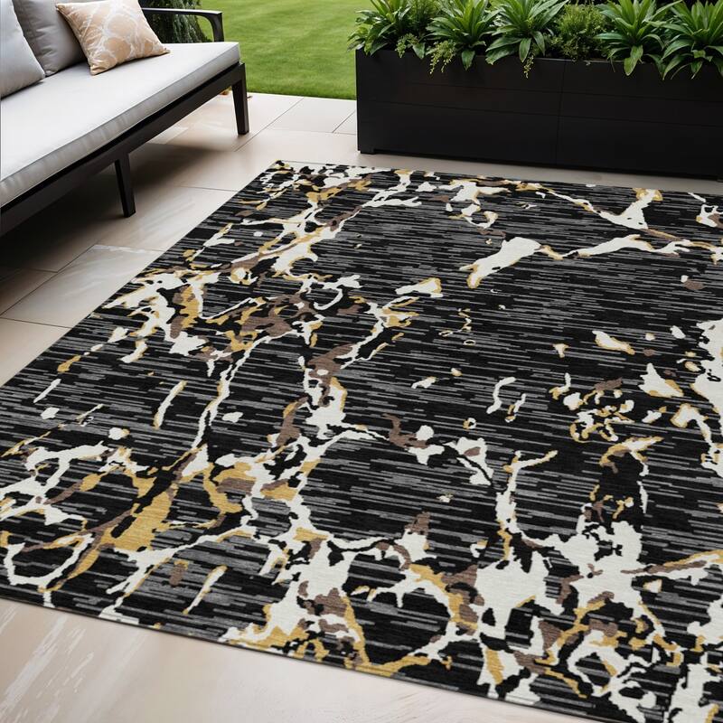 HomeRoots Striped Transitional Rectangle Outdoor Rug - 5' X 8'