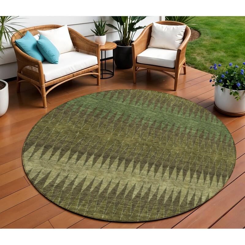 HomeRoots Striped Transitional Rectangle Outdoor Rug - 8' Round