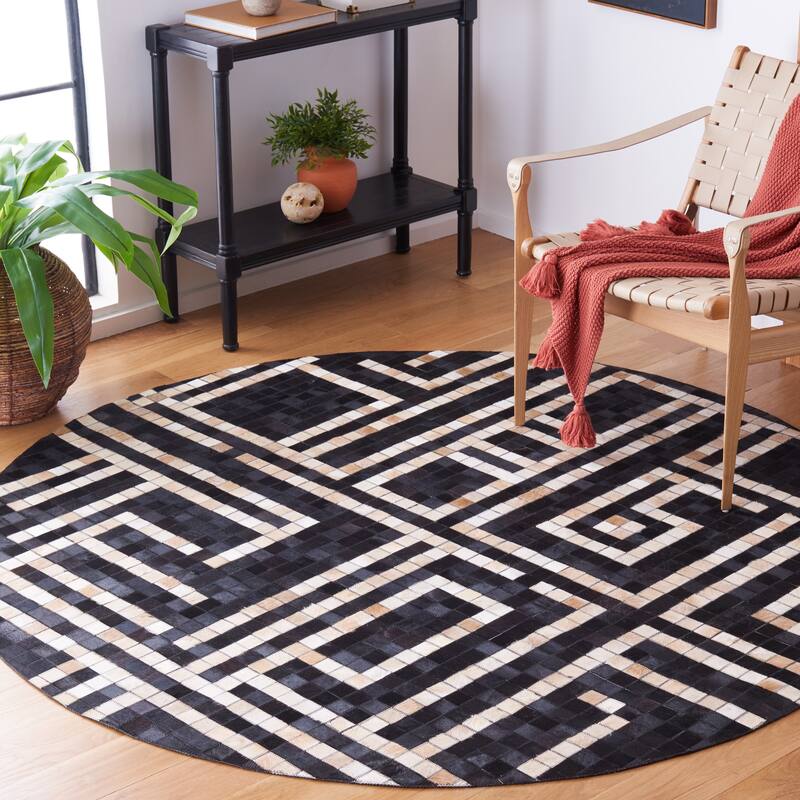 SAFAVIEH Handmade Studio Leather Kacey Modern & Contemporary Leather - 6' x 6' Round - Black/Ivory - Round