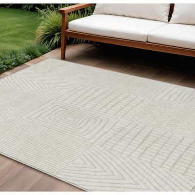 HomeRoots Geometric Transitional Rectangle Outdoor Rug