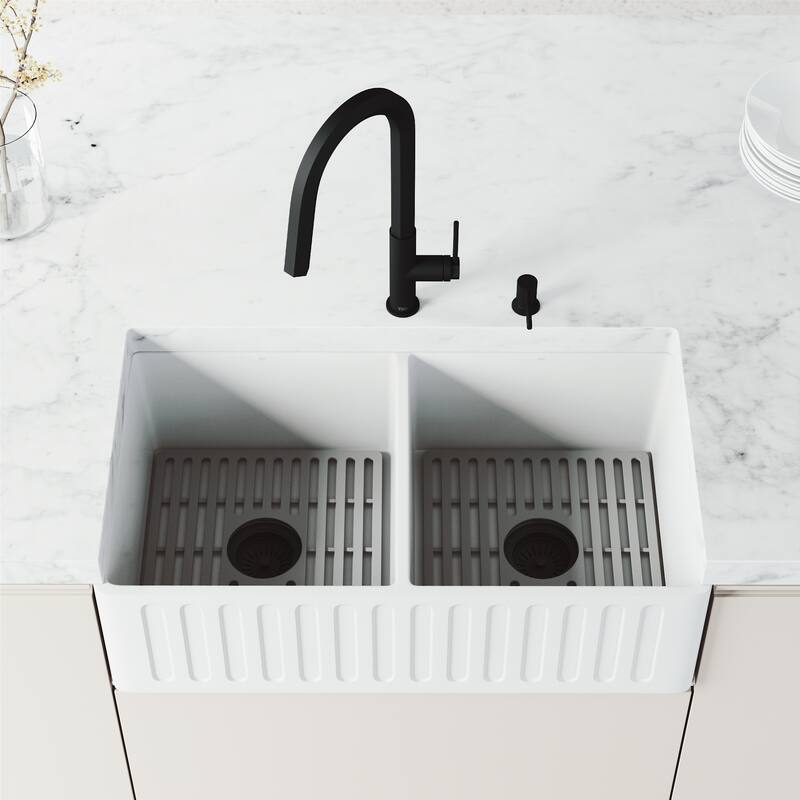 VIGO Hart Hexad 18" H Single Handle Pull-Down Kitchen Faucet