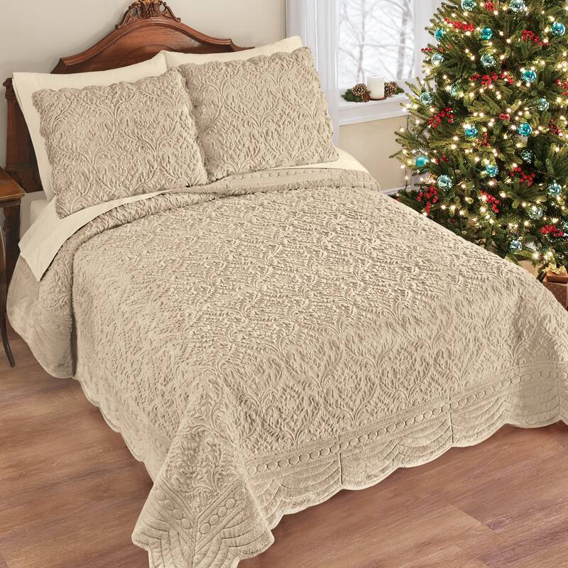 Elegant Fake Fur Textured Pattern Scalloped Edge Quilt - Beige - King