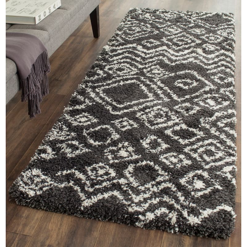 SAFAVIEH Belize Shag Nilde 2-inch Thick Rug - 2'3" x 11' Runner - Charcoal/Ivory