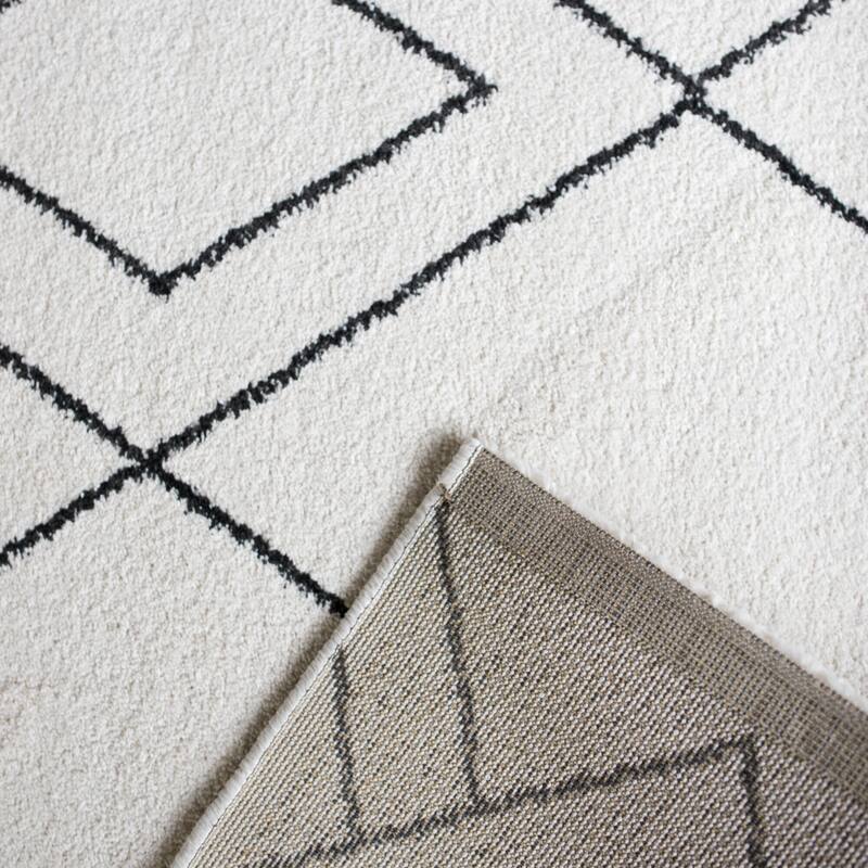 Carson Carrington Iseras Modern Geometric Area Rug