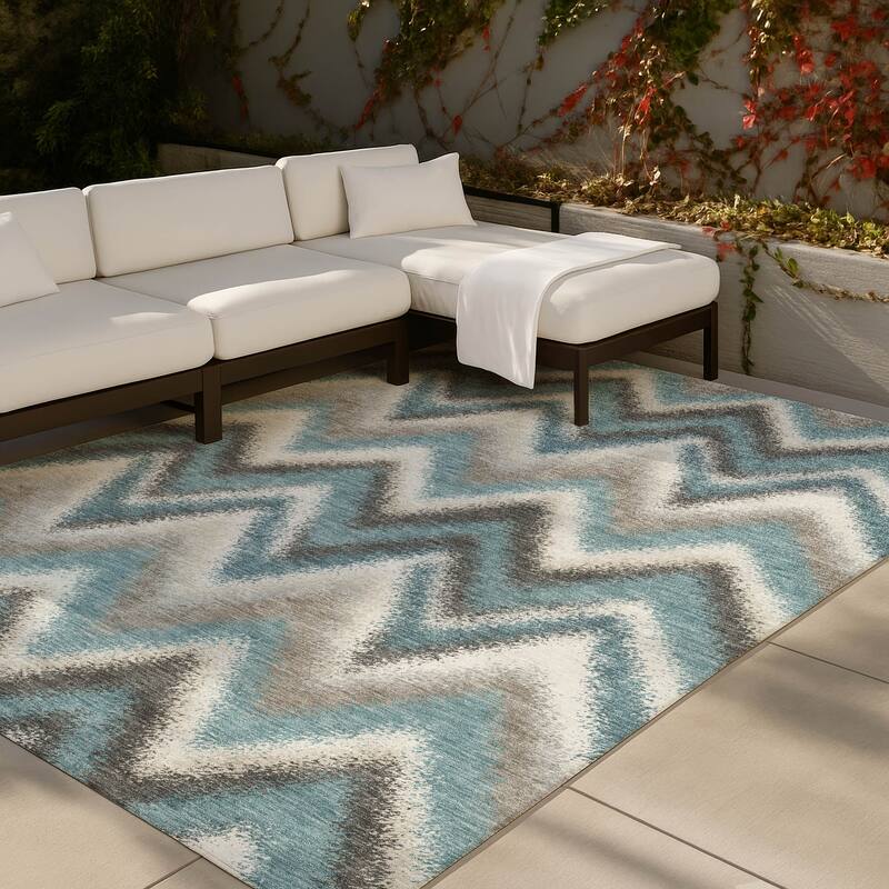 Machine Washable Indoor/ Outdoor Modern Chevron Chantille Rug