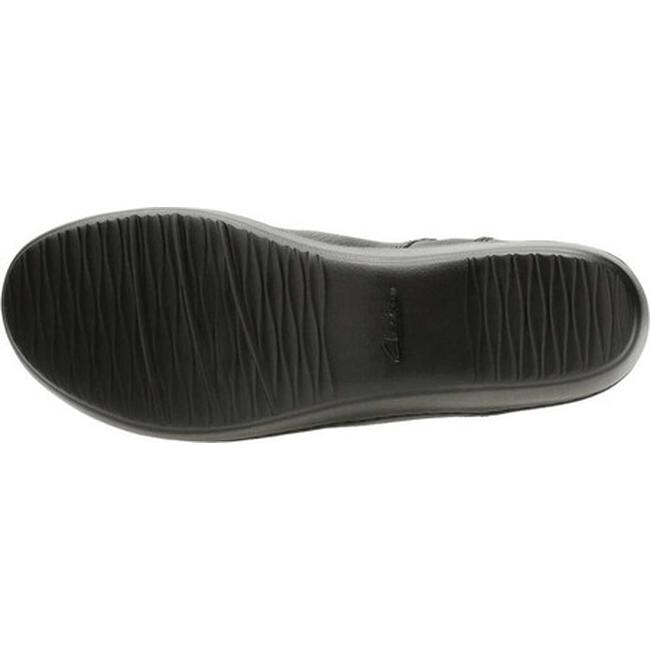 clarks women's delana fairlee ankle bootie