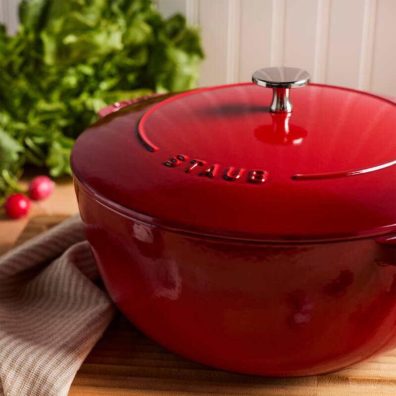 Staub Cast Iron Essential French Oven, Dutch Oven, 5-quart, serves 5-6, Made in France - 5-qt