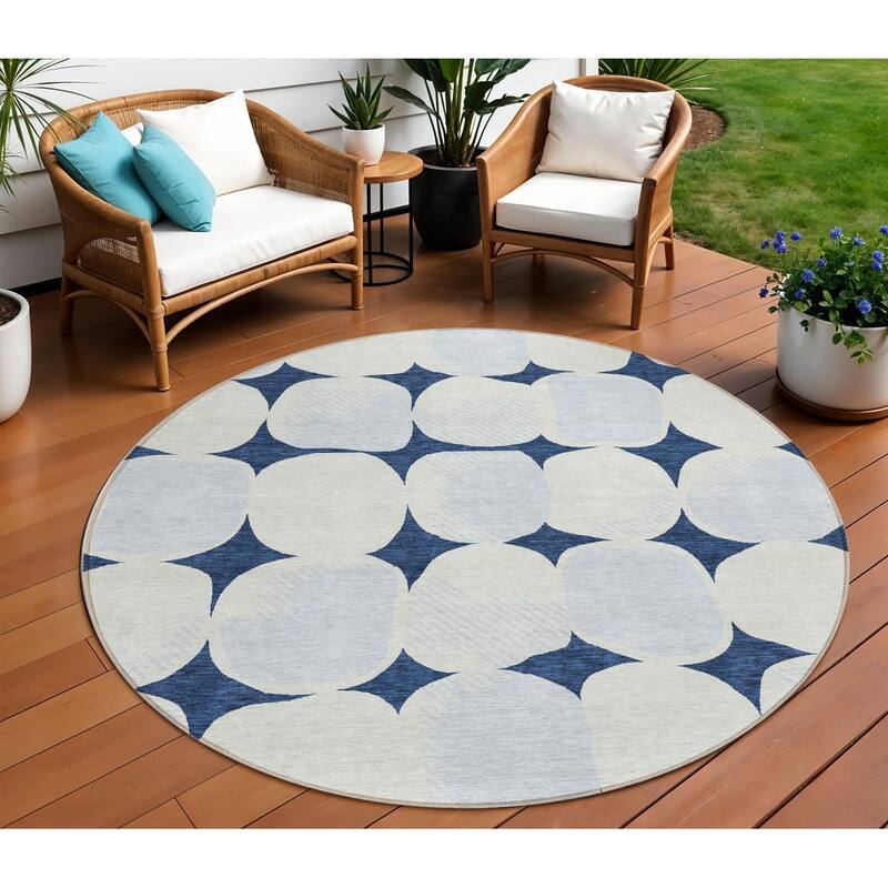 HomeRoots Abstract Transitional Rectangle Outdoor Rug - 8' Round