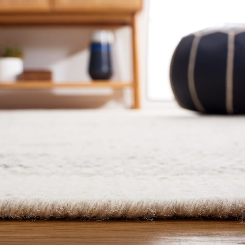 SAFAVIEH Handmade Vermont Raimonda Wool Rug