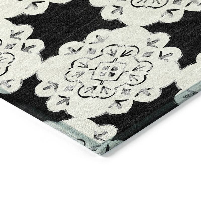 Machine Washable Indoor/ Outdoor Global Motif Chantille Rug