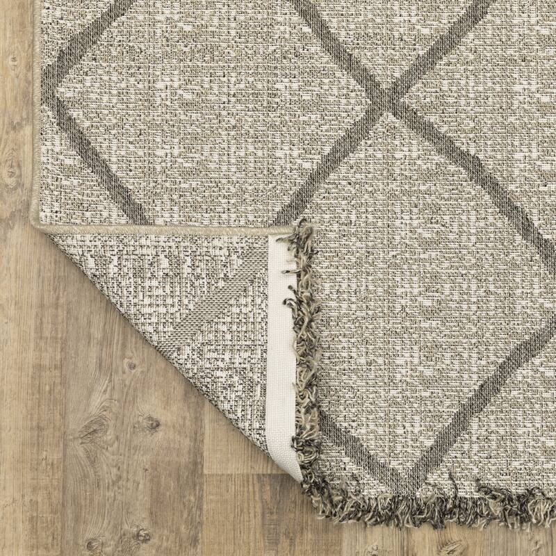 Style Haven Grayton Diamond Lattice Beige/ Black Indoor-Outdoor Fringe Edge Rug
