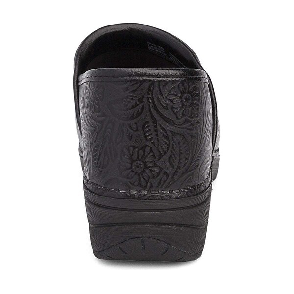 black closed toe clogs