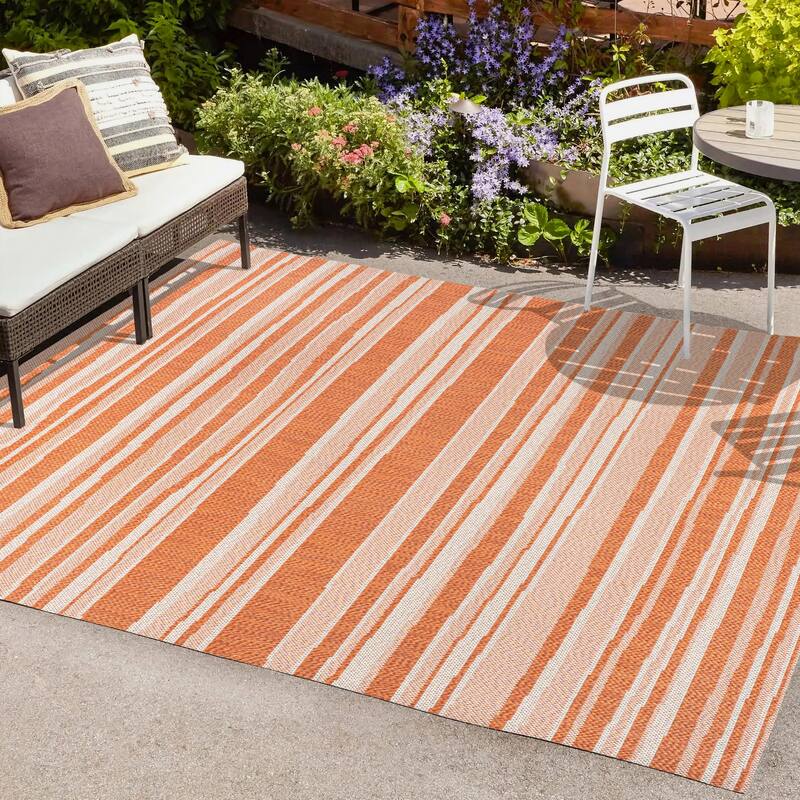 JONATHAN Y Chevron Wavy Stripe Modern Indoor/Outdoor Area Rug