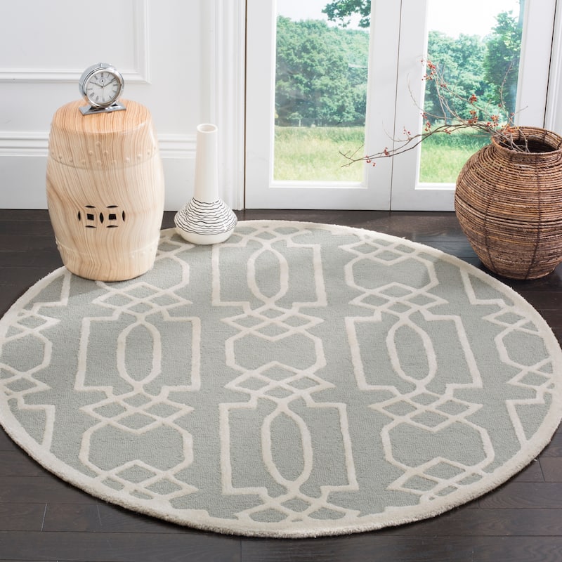 SAFAVIEH Handmade Bella Sakurako Modern Floral Wool Rug - 5' Round - Grey/Ivory