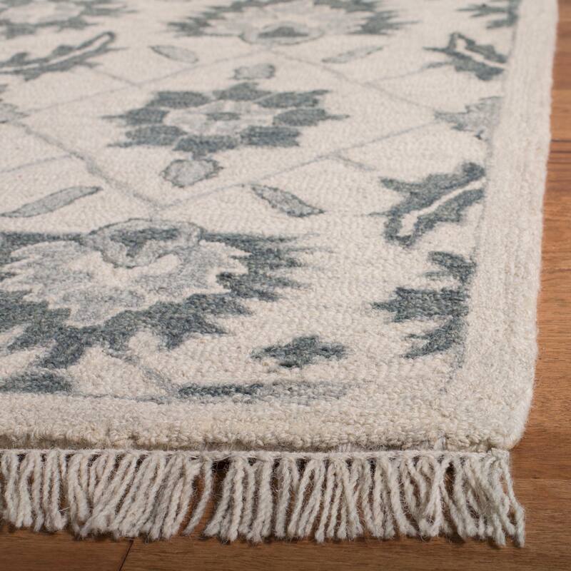 SAFAVIEH Handmade Aspen Cerise Boho Tribal Wool Rug