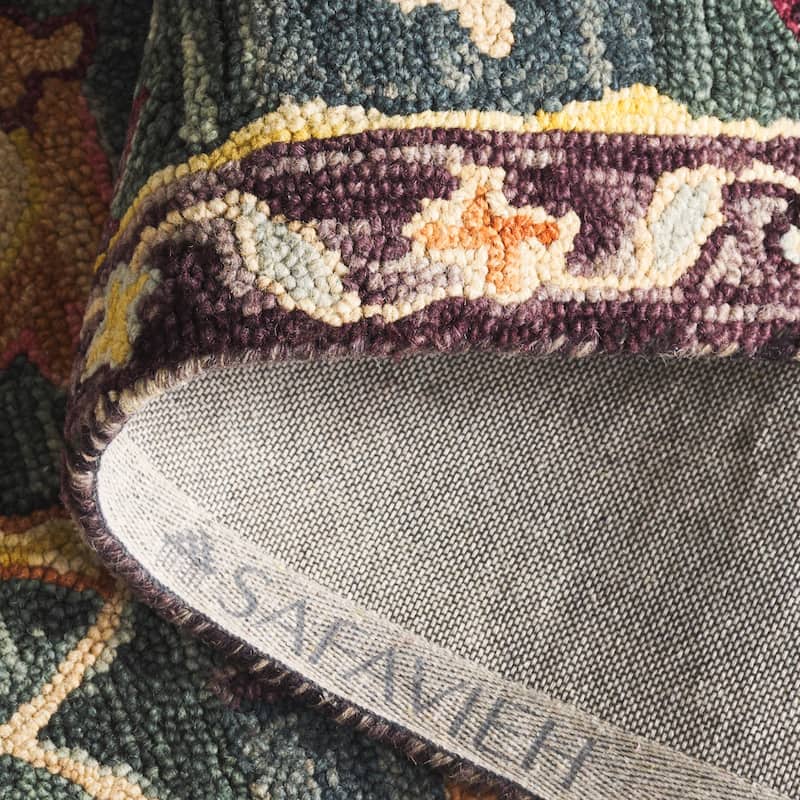 SAFAVIEH Handmade Aspen Miloranka Boho Floral Wool Rug